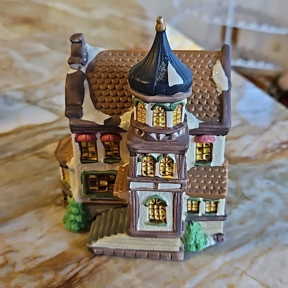 COBBLESTONE CORNERS 2002 Christmas Village House